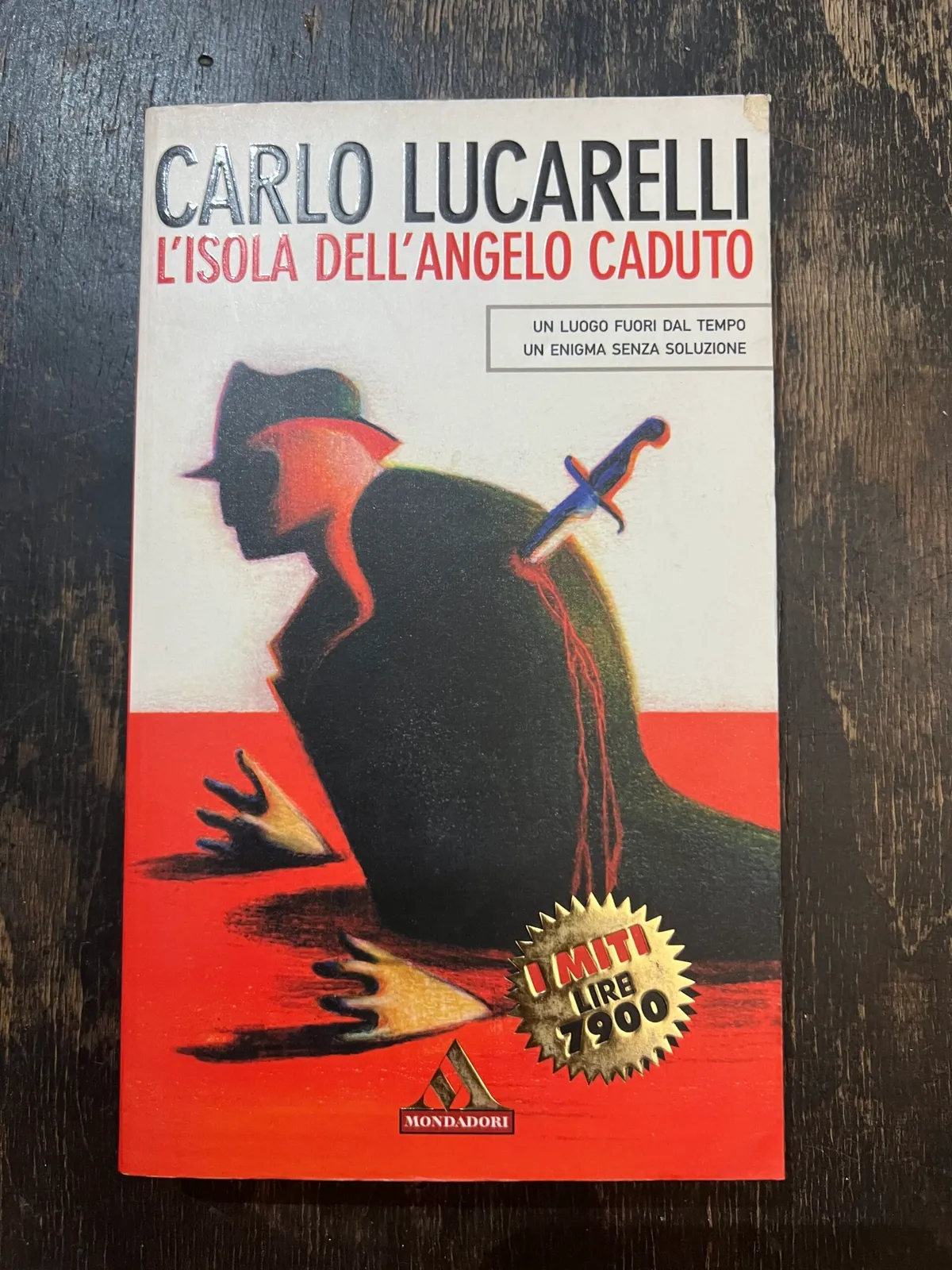 L'isola dell'angelo caduto - Carlo Lucarelli